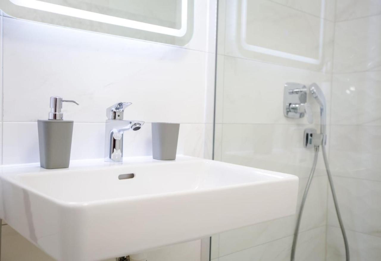 Lions Luxury Rooms Сплит Экстерьер фото